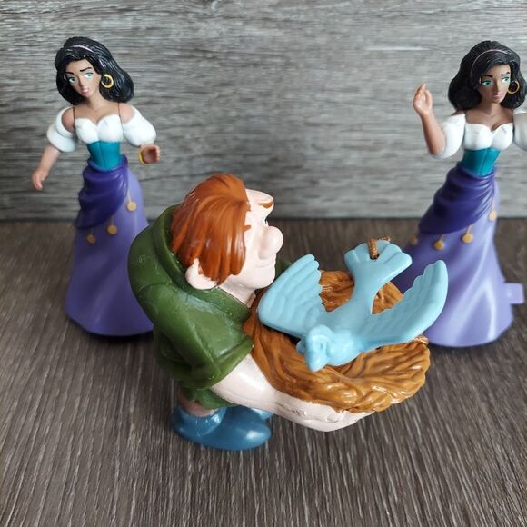Disney Hunchback of Notre Dame Toy Figures- Quasimodo & Esmeralda - Picture 2 of 4
